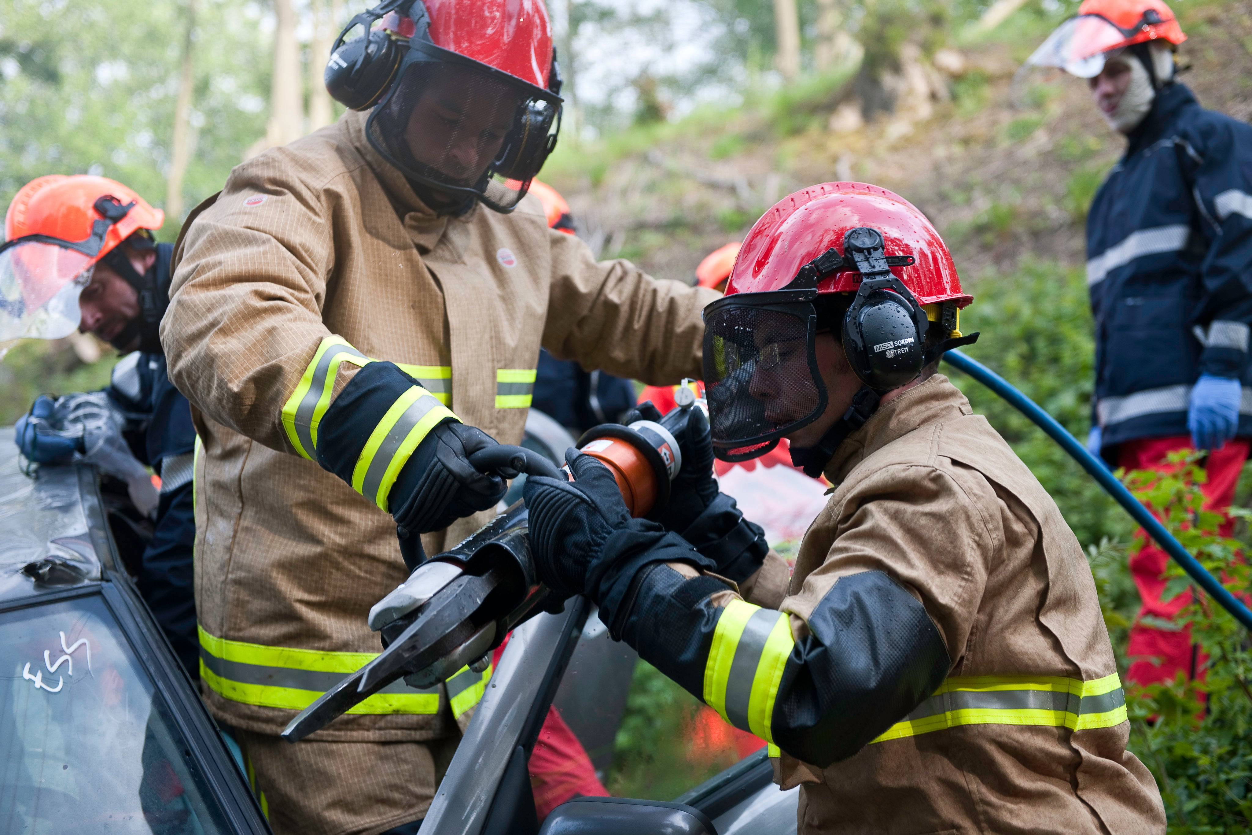 GORE-TEX CROSSTECH® for Emergency Responders | GORE-TEX Professional