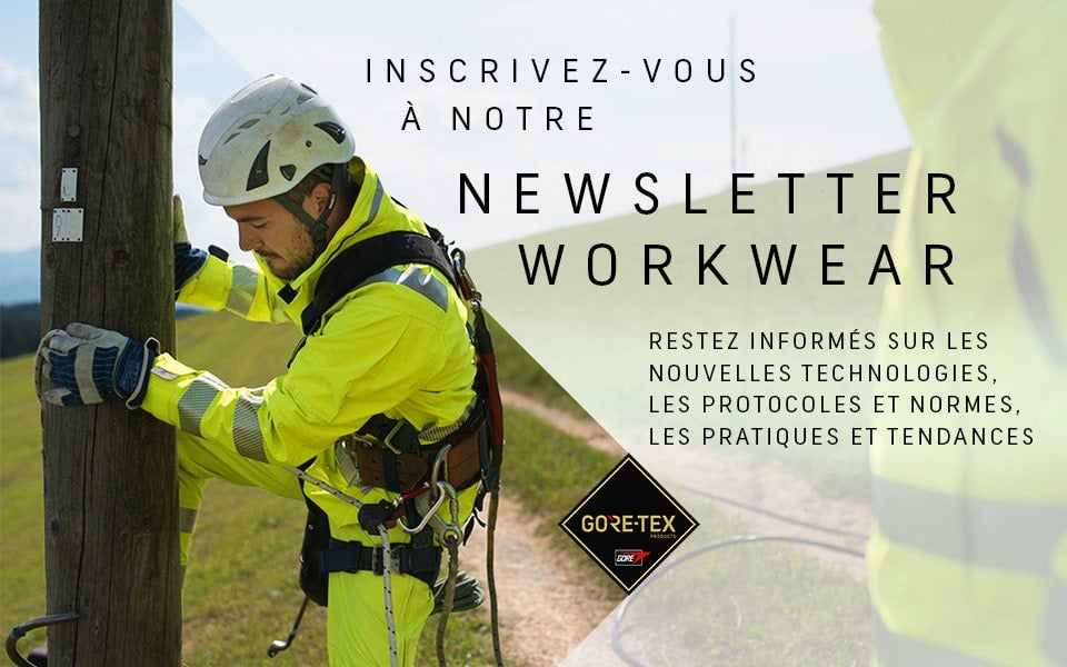 Image d'un homme se tenant près d'un poteau électrique, invitant les spectateurs à s'inscrire à notre newsletter sur les vêtements de travail.