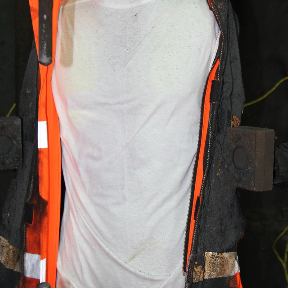 The T-shirt (thermal indicator) shows no indication of burn through the garment.